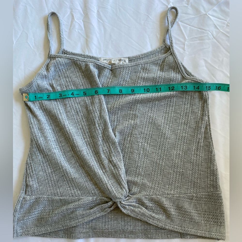 🤍HIPPIE ROSE KNOT TANK TOP! - Picture 4 of 5